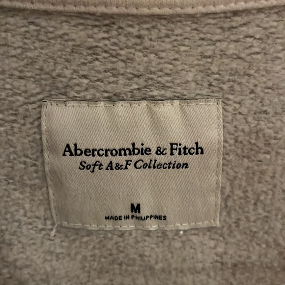 Abercrombie & Fitch Women’s Crew Neck - Picture 3 of 3